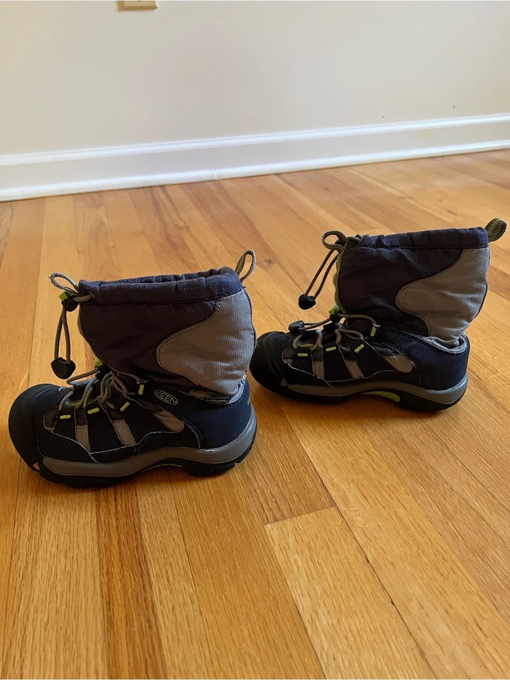 KEEN Kids Navy, Gray and Lime Lace-Up Winter Boots size 12